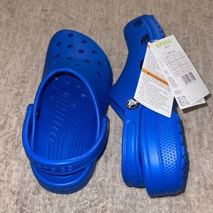 BNWT Cobalt blue crocs size 7W5M